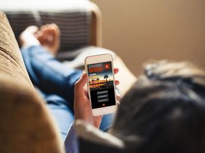 4 Keuntungan Nonton Film Online Lewat Smartphone