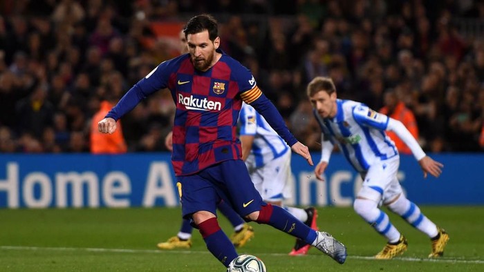 BARCELONA, SPAIN - MARCH 07: Lionel Messi of FC Barcelona scores his teams first goal from the penalty spot during the La Liga match between FC Barcelona and Real Sociedad at Camp Nou on March 07, 2020 in Barcelona, Spain. (Photo by Alex Caparros/Getty Images)