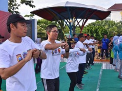 Cegah Corona, Polisi Lamongan Ajak Warga Hidup Sehat dengan Cuci Tangan