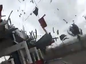 Video Detik-detik SPBU Ambarawa Porak-poranda Diterjang Angin Kencang