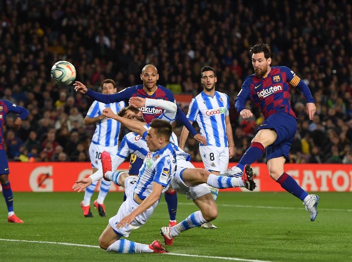 BARCELONA, SPAIN - MARCH 07: Lionel Messi of FC Barcelona shoots during the La Liga match between FC Barcelona and Real Sociedad at Camp Nou on March 07, 2020 in Barcelona, Spain. (Photo by Alex Caparros/Getty Images)