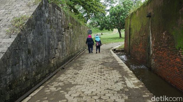 Kisah Benteng Terpendam Cilacap yang Memilukan