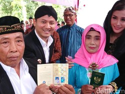 Bupati Arifin Ngunduh Mantu Bagi Ratusan Lansia di Trenggalek