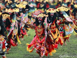 Cara Milenial Banyuwangi Lestarikan Budaya dengan Flashmob Jaranan Buto