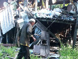 Kisah Hamid, Kakek Pemulung di Sulsel Hidup dalam Rumah Nyaris Roboh