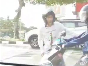 Viral Pria di Batam Sandera Pemotor di Tengah Jalan, Begini Ceritanya Viral Pria di Batam Sandera Pemotor di Tengah Jalan, Begini Ceritanya