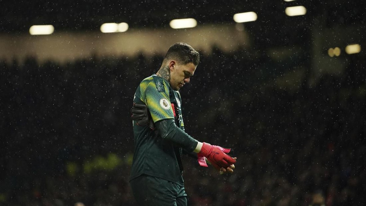 Ederson Moraes ternyata sempat tak mau menjadi kiper. (Foto: AP/Dave Thompson)