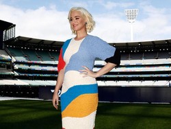 Hamil dan Diam di Rumah, Katy Perry Pilih Ngemil Acar