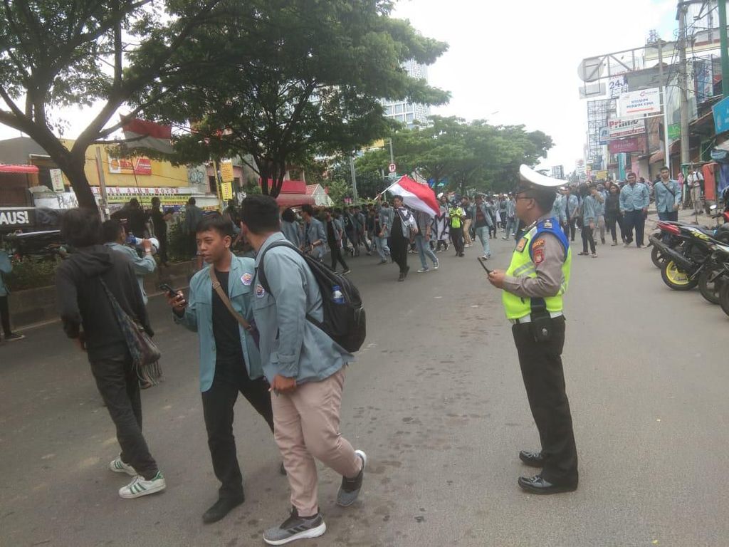 Ada Aksi Long March Mahasiswa, Jalan Margonda Depok Sempat Macet Ada Aksi Long March Mahasiswa, Jalan Margonda Depok Sempat Macet