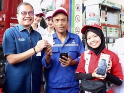 Warga Bandung Beli Pertamax Dapat Segelas Kopi Gratis