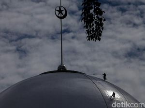 Milton Akhirnya Bisa Kumandangkan Adzan untuk Kali Pertama