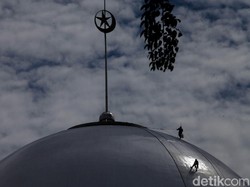 Milton Akhirnya Bisa Kumandangkan Adzan untuk Kali Pertama