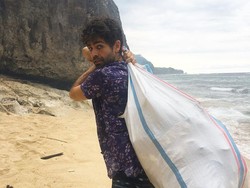 Sosok Adrian Grenier, Aktor Hollywood yang Bersihkan Sampah di Bali