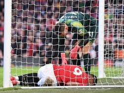 Derby Manchester Tinggalkan Luka di Kedua Kaki Martial