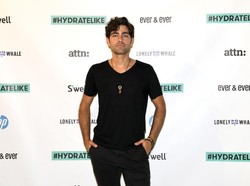 Bersihkan Sampah di Bali, Aktor Hollywood Adrian Grenier Beri Pesan Penting