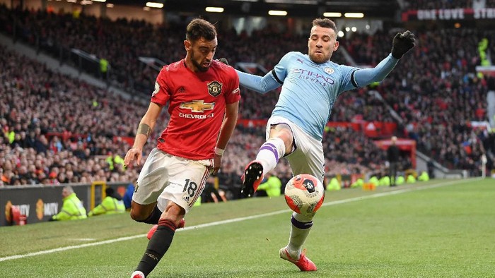 MANCHESTER, ENGLAND - MARCH 08: Bruno Fernandes of Manchester United battles for possession with Nicolas Otamendi of Manchester City  during the Premier League match between Manchester United and Manchester City at Old Trafford on March 08, 2020 in Manchester, United Kingdom. (Photo by Michael Regan/Getty Images)