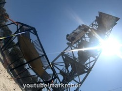 Ide Gila, Mobil Diajak Main Trampolin Dilepas dari Ketinggian 45 Meter