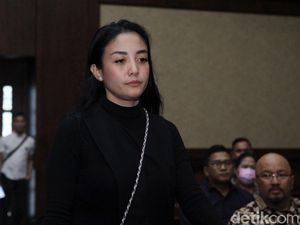 Artis Aima Mawaddah Bersaksi di Sidang Wawan