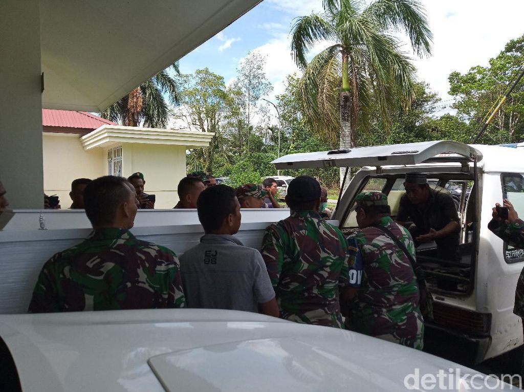 Prajurit TNI di Papua Gugur Ditembak KKSB Saat Berwudu untuk Salat Subuh