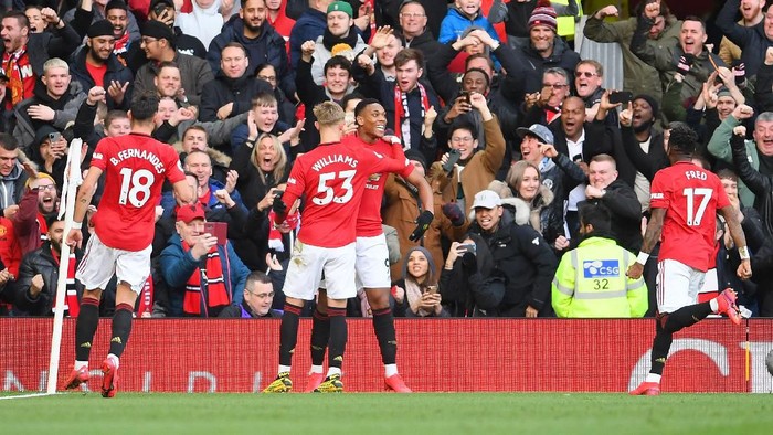 MANCHESTER, ENGLAND - MARCH 08: Anthony Martial of Manchester United celebrates with his team after scoring his sides first goal during the Premier League match between Manchester United and Manchester City at Old Trafford on March 08, 2020 in Manchester, United Kingdom. (Photo by Laurence Griffiths/Getty Images)