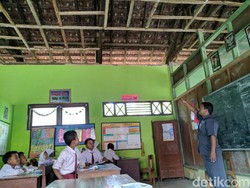 Dear Bupati Ipong, Atap Ruang Kelas SDN 3 Pelem Rusak Parah Nih
