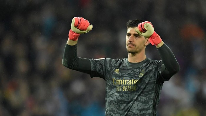 Real Madrids Belgian goalkeeper Thibaut Courtois celebrates his teams second goal during the Spanish League football match between Real Madrid and Barcelona at the Santiago Bernabeu stadium in Madrid on March 1, 2020. (Photo by OSCAR DEL POZO / AFP)
