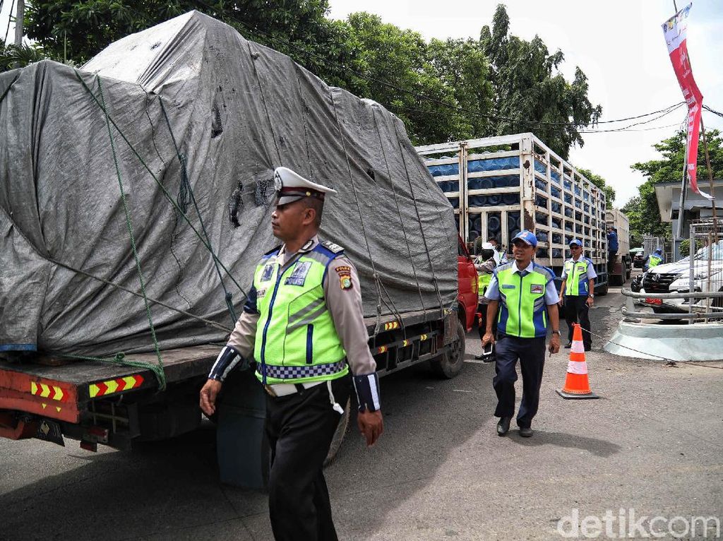 Duh! Truk ODOL Bikin Jalanan Cepat Rusak, Rencana Buat 10 Tahun Jadi 3 Tahun Duh! Truk ODOL Bikin Jalanan Cepat Rusak, Rencana Buat 10 Tahun Jadi 3 Tahun