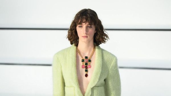 20 Koleksi Busana Terbaru Chanel yang Terinspirasi Sungai Seine, Paris