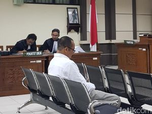 Jadi Perantara Suap Bupati Kudus, Stafsus Divonis 4,5 Tahun Bui Jadi Perantara Suap Bupati Kudus, Stafsus Divonis 4,5 Tahun Bui