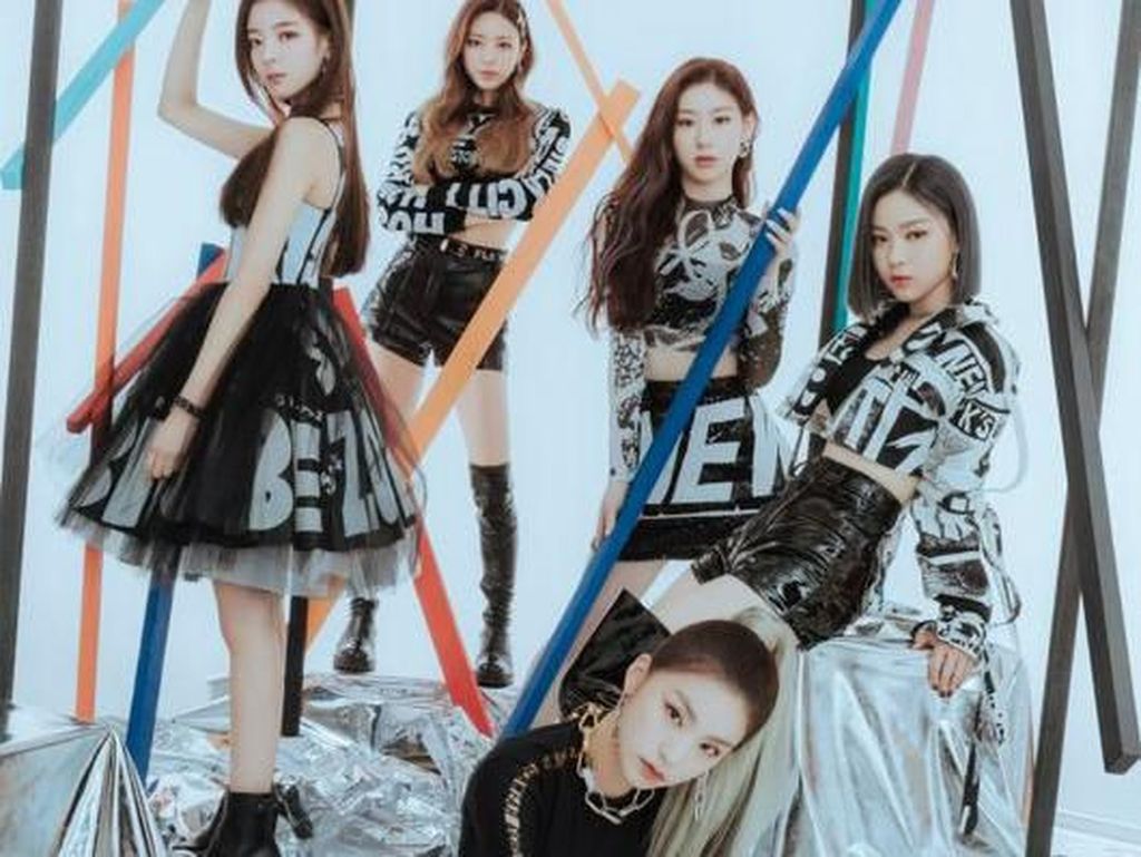 ITZY Jadi Diri Sendiri Lewat WANNABE ITZY Jadi Diri Sendiri Lewat WANNABE