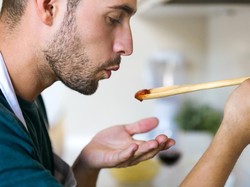 Pencicip Makanan: Pekerjaan Impian yang Ternyata Penuh Risiko