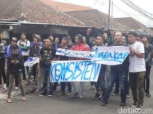 Menang atas Arema FC, Persib Bandung Dijemput Bobotoh di Bandara