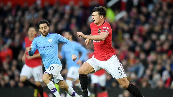 MANCHESTER, ENGLAND - MARCH 08: Bernardo Silva of Manchester City looks on as Harry Maguire of Manchester United controls the ball during the Premier League match between Manchester United and Manchester City at Old Trafford on March 08, 2020 in Manchester, United Kingdom. (Photo by Michael Regan/Getty Images)
