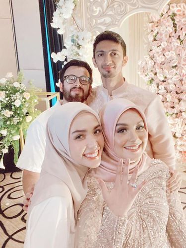 Cantik Vebby Palwinta Saat Lamaran, Berawal Dicueki Hingga ke Pelaminan
