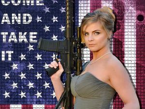 Potret Gun Girl, Jadi Kontroversi karena Promosi Senjata di Kampus