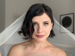 Foto: Selebgram Pacari Anak Tiri 15 Tahun Lebih Muda Diceraikan Suami