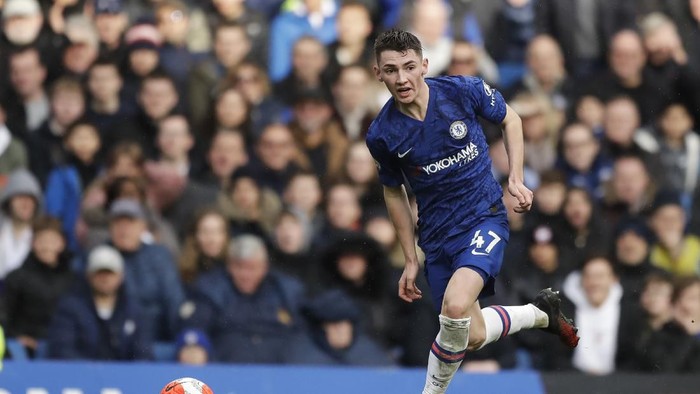 Chelseas Billy Gilmour controls the ball during the English Premier League soccer match between Chelsea and Everton at Stamford Bridge stadium in London, Sunday, March 8, 2020. (AP Photo/Matt Dunham)