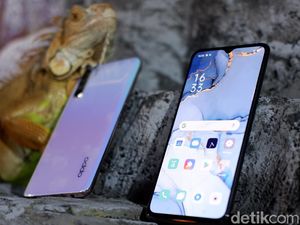 Menggenggam Reno3, Ponsel Berkamera Selfie 44 MP