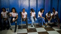 Kondisi tubuh yang berbeda dari kebanyakan orang lainnya tak membuat para wanita tersebut putus asa dan pantang menyerah. Mereka bangkit dari keterpurukan dan fokus untuk menggali kelebihan yang mereka punya dibandingkan dengan terlarut dalam kesedihan karena kekurangan di tubuh mereka.