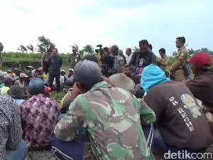 100 Lebih Penambang Pasir di Lumajang Tolak Penggunaan Alat Berat