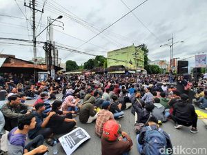Polisi Terjunkan 300 Personel Amankan Aksi GejayanMemanggilLagi Polisi Terjunkan 300 Personel Amankan Aksi GejayanMemanggilLagi