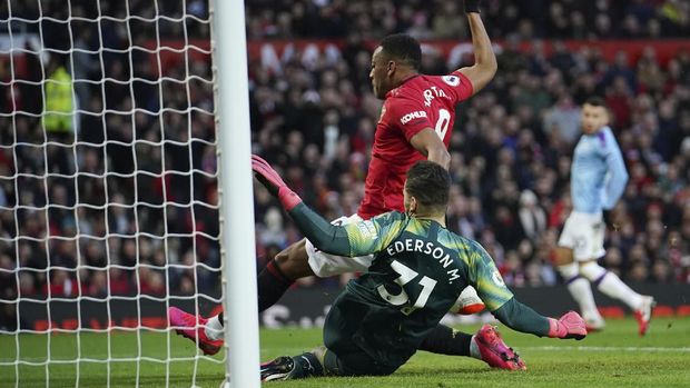 Anthony Martial cetal gol pembuka Man United.