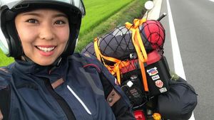 Risa Shimokawara, Si Cantik yang Suka Touring Naik Motor Bebek