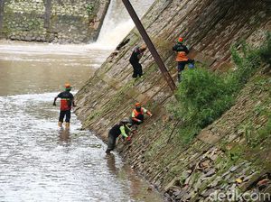 Pemprov DKI Siagakan 5.000 Satgas 24 Jam Tangani Sampah Saat Banjir Kiriman