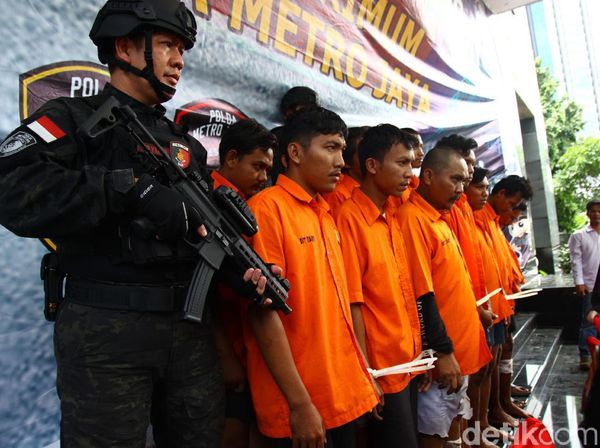 Bekuk Kelompok Curanmor Bersenpi, 1 Orang Ditembak Mati