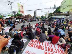 Saat Simpang Tiga Gejayan Diduduki Massa GejayanMemanggilLagi Saat Simpang Tiga Gejayan Diduduki Massa GejayanMemanggilLagi