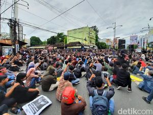 Saat Massa GejayanMemanggilLagi Padati Simpang Tiga Gejayan