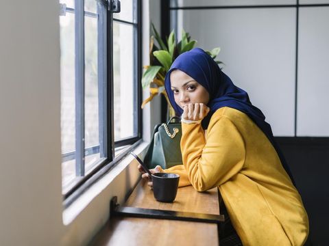 5 Tips Model Hijab untuk Bunda yang Berdahi Lebar, Hindari Warna Terang