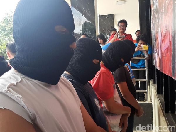 Komplotan Penimbun-Pembuat Masker Ilegal di Bogor Diciduk Polisi