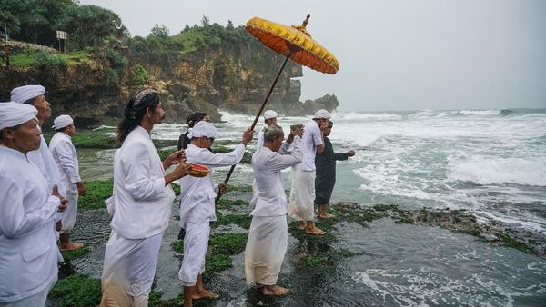 Melihat Kesakralan Upacara Melasti di Gunungkidul